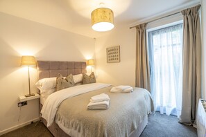 2 bedrooms, iron/ironing board, Internet
