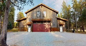 Exterior - Yellowstone-30 MIN | Near Big Springs | Sleeps 10 (Island Park)