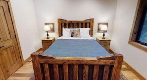 4 bedrooms, iron/ironing board, travel cot, free WiFi - Yellowstone-30 MIN | Near Big Springs | Sleeps 10 (Island Park)