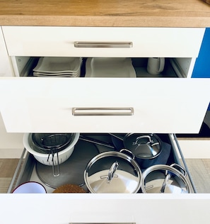 Kühlschrank, Ofen, Herdplatte, Geschirrspüler