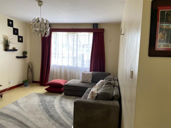 TV - Quite Apartment Close to Everything! (Nairobi)