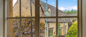 Poppy Cottage - sleeps 4 guests in 2 bedrooms