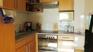 Fridge, microwave, oven, coffee/tea maker