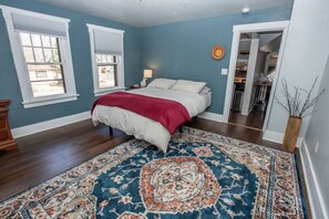 1 bedroom, desk, WiFi, bed sheets - Spacious Artist Loft with Mountain Views #3 (Flagstaff)