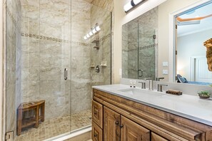 Bathtub, hair dryer - WALK TO BEACH! - Luxury Waterfront, 4Bds/3 Ensuites, Pool/Spa, Dock/Direct Gulf Access, Kayaks (Cape Coral)