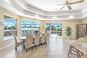 Dining - WALK TO BEACH! - Luxury Waterfront, 4Bds/3 Ensuites, Pool/Spa, Dock/Direct Gulf Access, Kayaks (Cape Coral)
