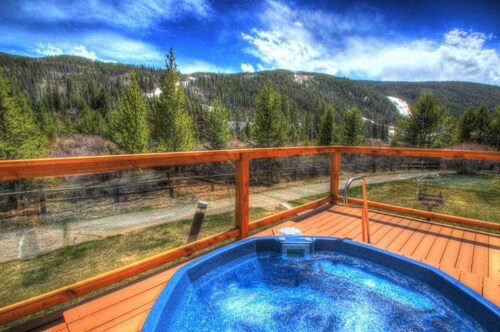 Walk to the Lifts/Shared Hot Tub/Stunning Mountain Views