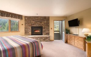 3 bedrooms, free WiFi, bed sheets - Walk to the Lifts/Shared Hot Tub/Stunning Mountain Views (Keystone)