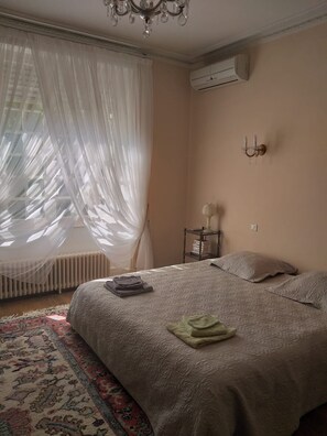 5 bedrooms, iron/ironing board, travel cot, free WiFi