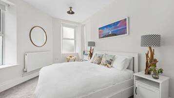 3 bedrooms, iron/ironing board, travel cot, Internet