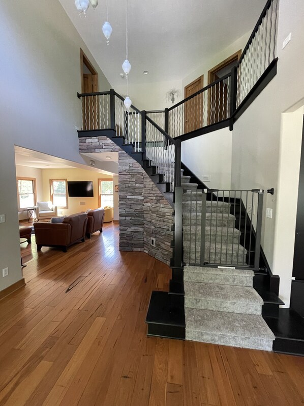 Interior - Peaceful Retreat 4 acres 8 BR 3.5 baths 4500 sq. ft. Ask about winter specials! (West Olive)