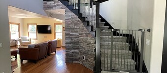 Peaceful Retreat 4 acres 8 BR 3.5 baths 4500 sq. ft. Ask about winter specials!