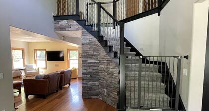 Peaceful Retreat 4 acres 8 BR 3.5 baths 4500 sq. ft. Ask about winter specials!