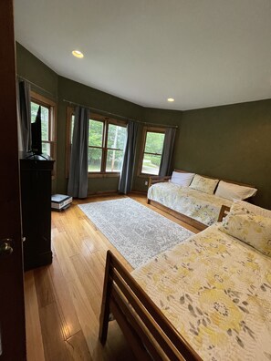 7 habitaciones, escritorio, tabla de planchar con plancha y wifi
