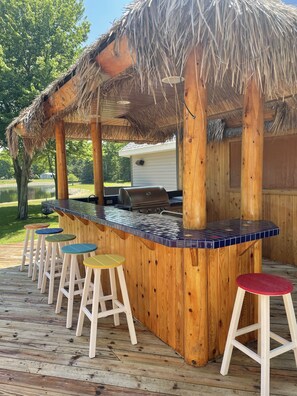 Property grounds - Peaceful Retreat 4 acres 8 BR 3.5 baths 4500 sq. ft. Ask about winter specials! (West Olive)