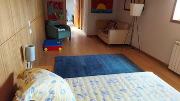 5 bedrooms, iron/ironing board, free WiFi, bed sheets