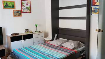 2 bedrooms, desk, iron/ironing board, free WiFi