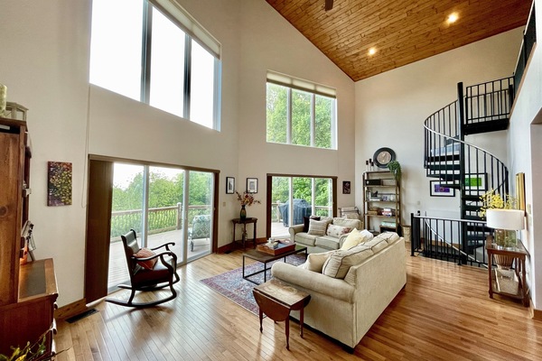 Smart TV, lettore DVD, libri, videoteca