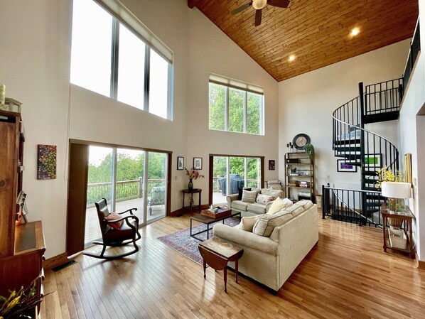 Smart TV, reproductor de DVD, libros y videoteca 