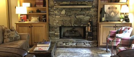 Smart TV, fireplace, DVD player