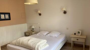 3 slaapkamers, een strijkplank/strijkijzer, reisbedje, gratis wifi