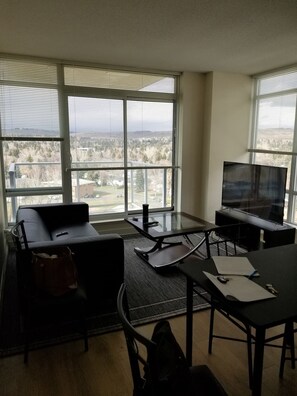 TV - Mountains in your field of view | 2 Bedrms (Calgary)
