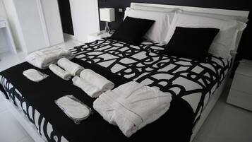 2 Schlafzimmer, Zimmersafe, Schreibtisch, BĂŒgeleisen/BĂŒgelbrett