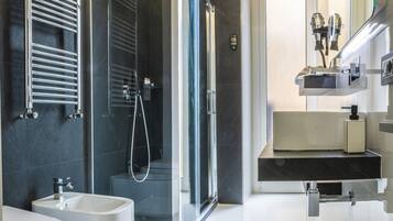 Doccia, asciugacapelli, bidet, asciugamani