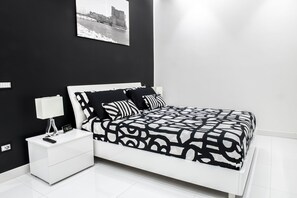 2 chambres, coffres-forts dans les chambres, bureau