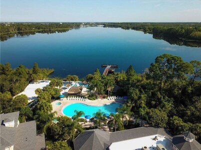 First floor condo - 2Bed/ 2 Bath - sleeps 6 - Just minutes to Disney & much more