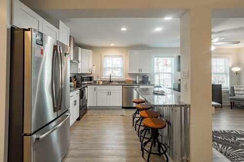 Pet Friendly Ground Level Condo 3BR Sleeps 7