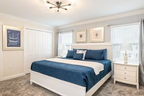 4 bedrooms, iron/ironing board, WiFi, bed sheets
