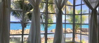 SPECTACULAR OCEAN FRONT VIEW, WI FI, POOL, AC, PRIVATE SWIMMING AREA, SECURITY