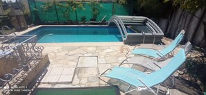 Outdoor pool - Villa Avec Piscine et Aperçu mer Proche Centre (Antibes)