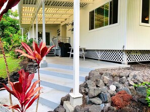 Terrace/patio - Tropical "Jungalow" Near the Sea  (Keaau)