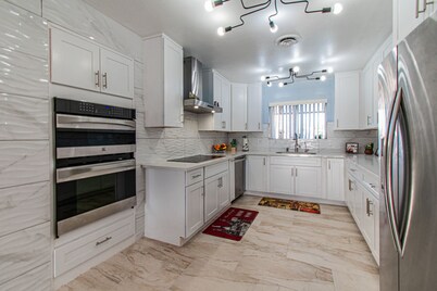 Amazing Huge House with Pool and Hot Tub near The Strip and Convention Center!