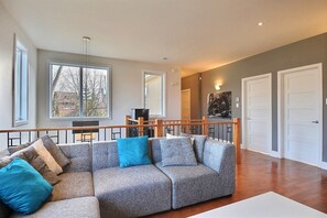 Smart TV, fireplace, offices - Spacious 3 bedrooms apartment, river view! (Montréal)