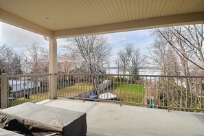 Property grounds - Spacious 3 bedrooms apartment, river view! (Montréal)