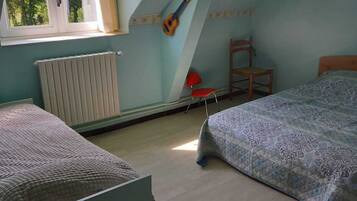3 bedrooms, iron/ironing board, travel cot, free WiFi