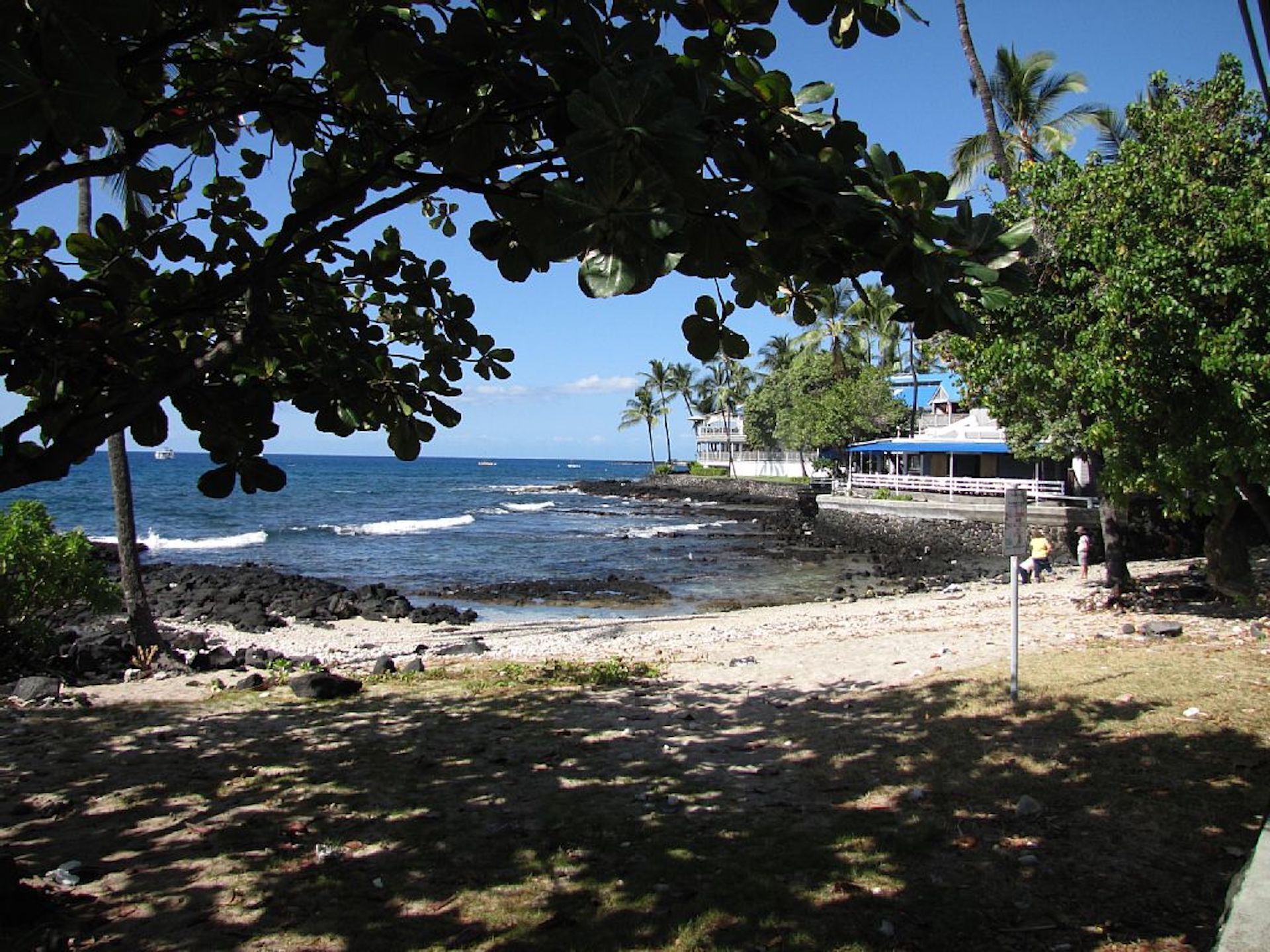 Beach nearby, sun-loungers, beach towels