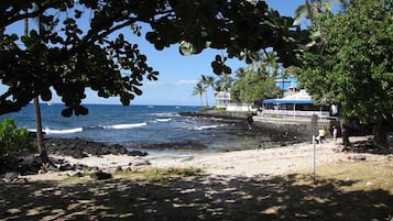 Beach nearby, sun-loungers, beach towels