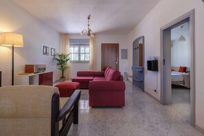 Smart-TV, Kamin, Tischfußball, Tischtennisplatte