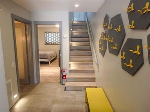 2 makuuhuonetta, työpöytä, ilmainen Wi-Fi, vuodevaatteet