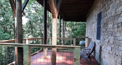 RELAX, UNWIND AND RECHARGE IN THE HOT TUB AT THIS MOUNTAIN VIEW COTTAGE