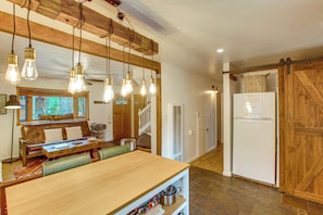 TV, fireplace, DVD player, books - Tahoe Home in the Pines: Quiet Neighborhood! (South Lake Tahoe)