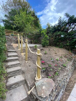 Property grounds - Gwyr Weler (Burry Port)