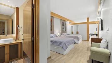 2 quartos, escrivaninha, ferros/tábuas de passar roupa