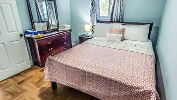 2 slaapkamers, een strijkplank/strijkijzer, gratis wifi