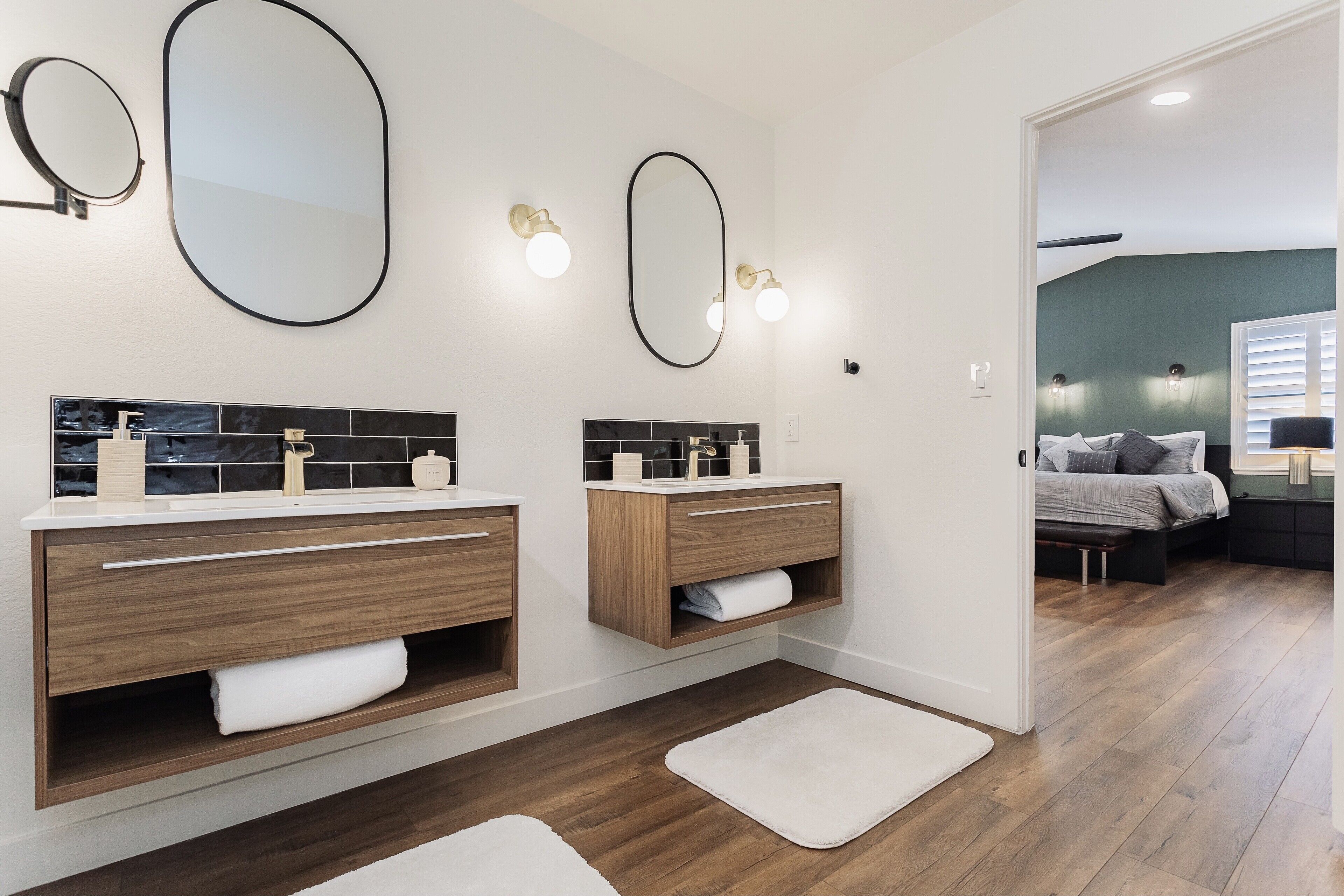 3 habitaciones, escritorio, tabla de planchar con plancha y wifi gratis 