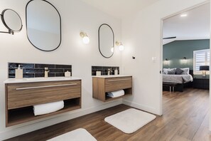 3 chambres, bureau, fer et planche à repasser, Wi-Fi gratuit